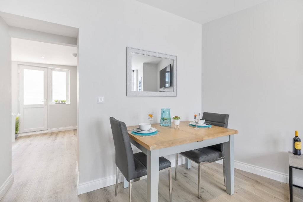 The Coach House - 2 bedroom student flat in Plymouth just off North Hill - Dining and Living area