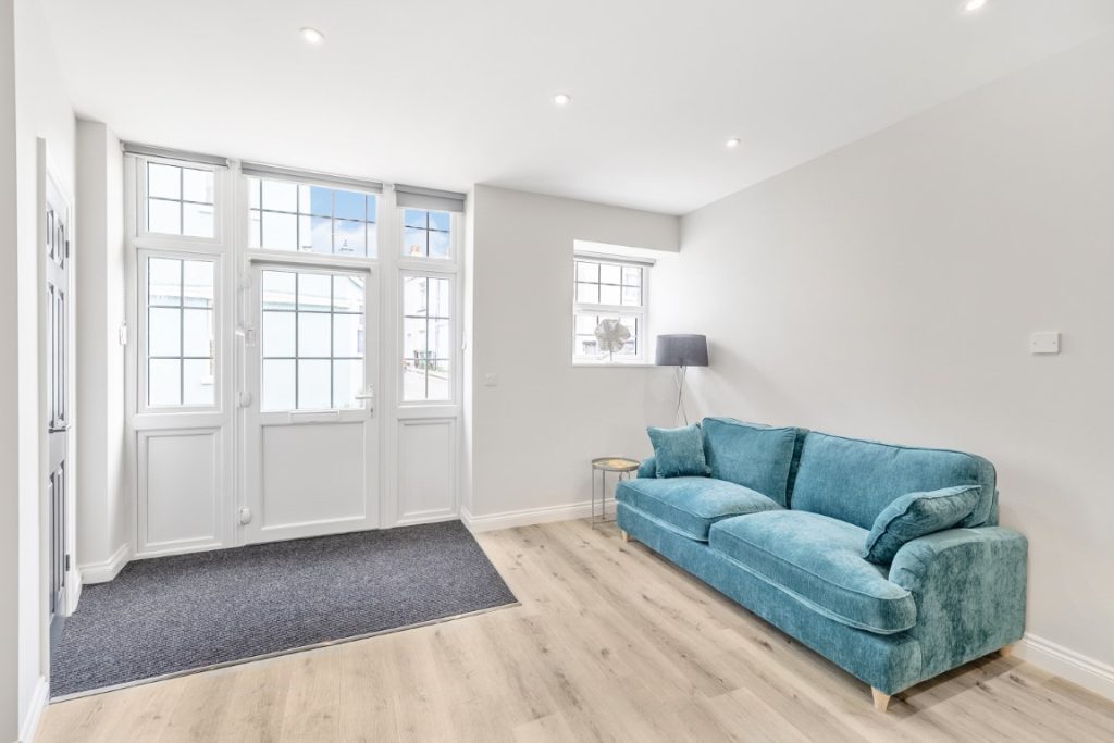 The Coach House - 2 bedroom student flat in Plymouth just off North Hill - Dining and Living area