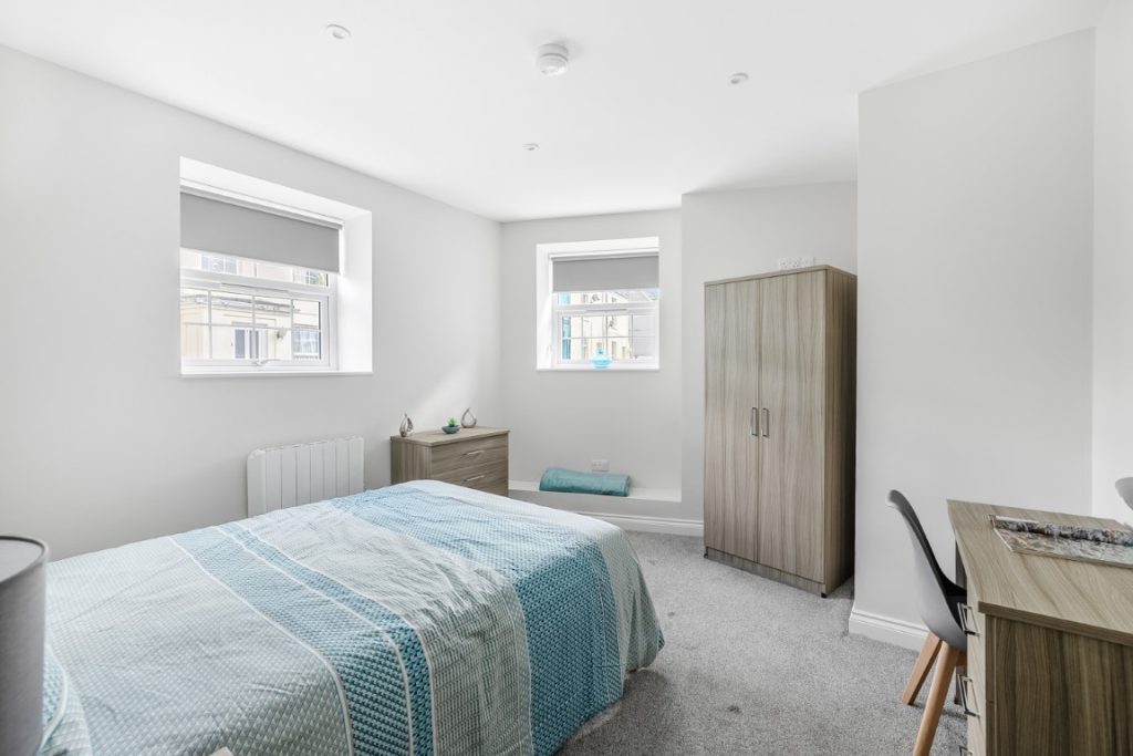 The Coach House - 2 bedroom student flat in Plymouth just off North Hill - Bedroom