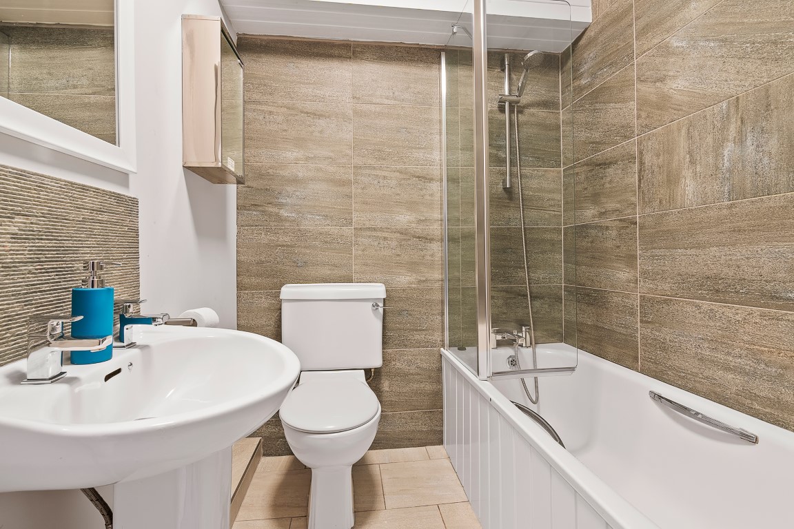 Bathroom in our lovely 6 bedroom shared student accommodation on Bedford Terrace, Plymouth