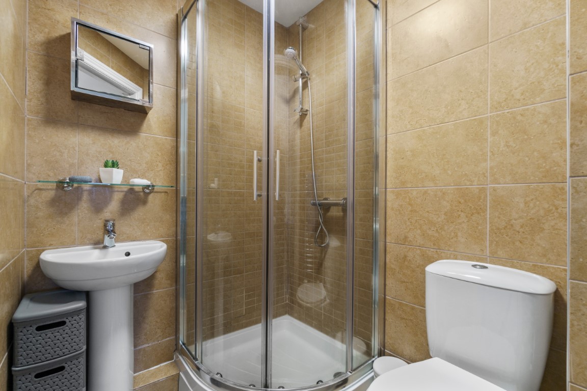 Shower room in 8-bedroom shared student house on Deptford Place, Plymouth
