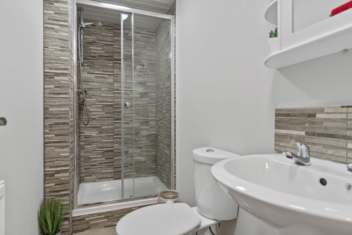 Shower room in a large 7 bedroom shared student apartment in Plymouth