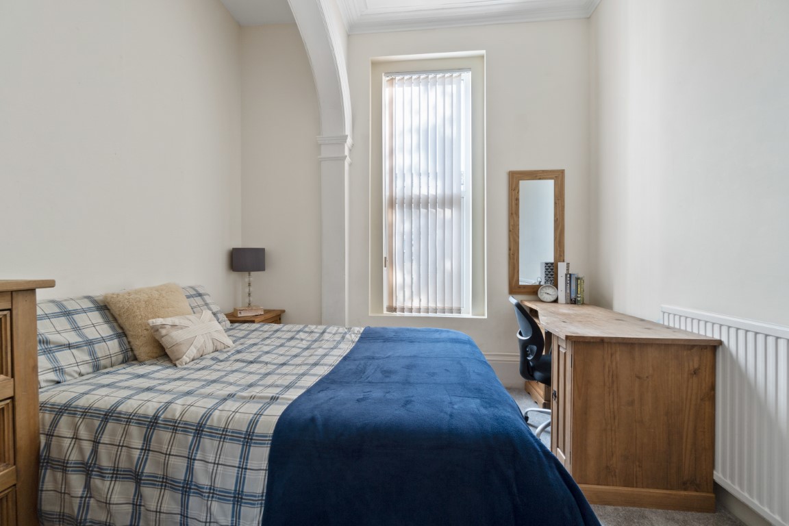 Bedroom in a large 7 bedroom shared student apartment in Plymouth