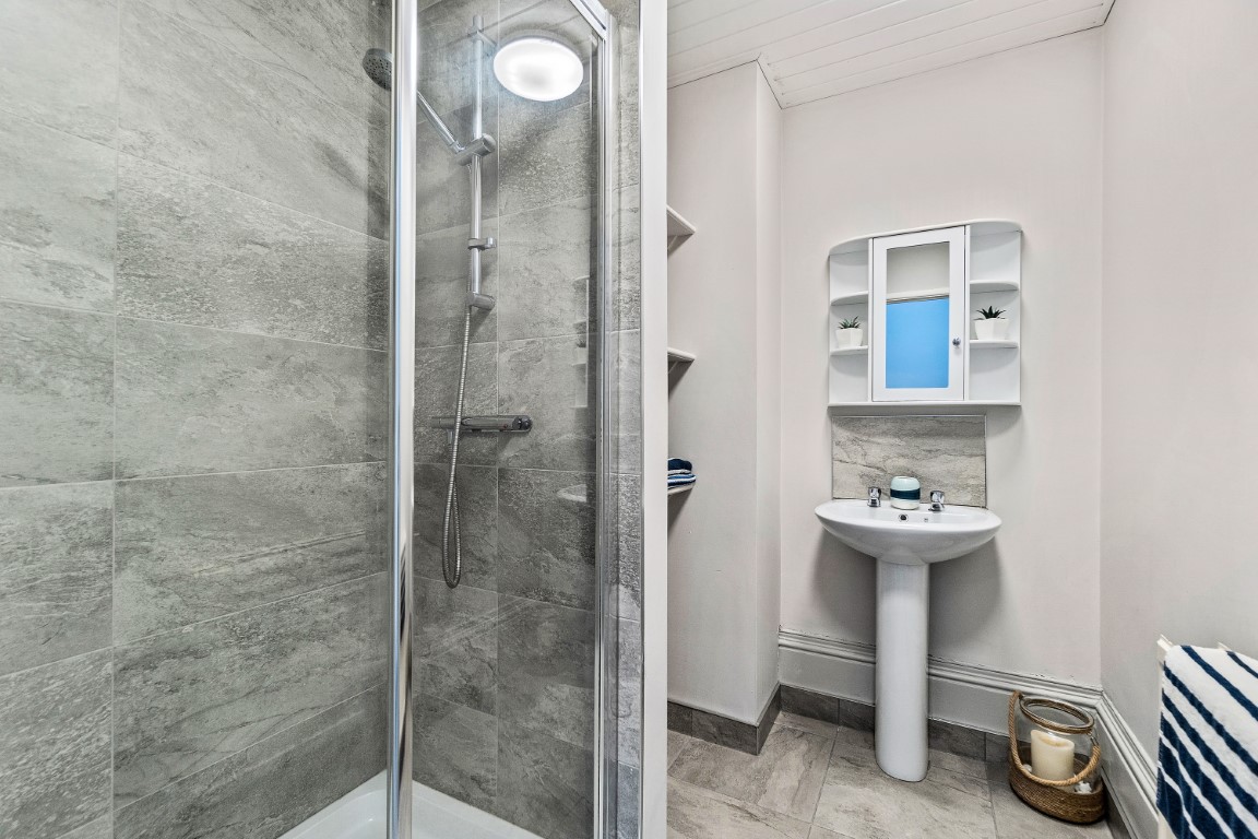 Shower room for a large 6 bedroom shared student apartment in Plymouth