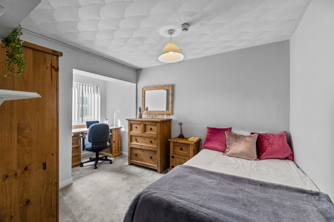 Bedroom for a large 6 bedroom shared student apartment in Plymouth