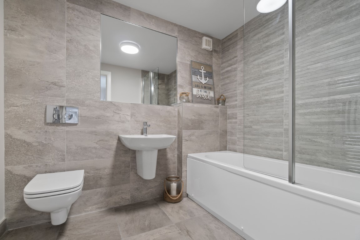 Bathroom in a 6 bedroom shared student property on Bedford Terrace, Plymouth