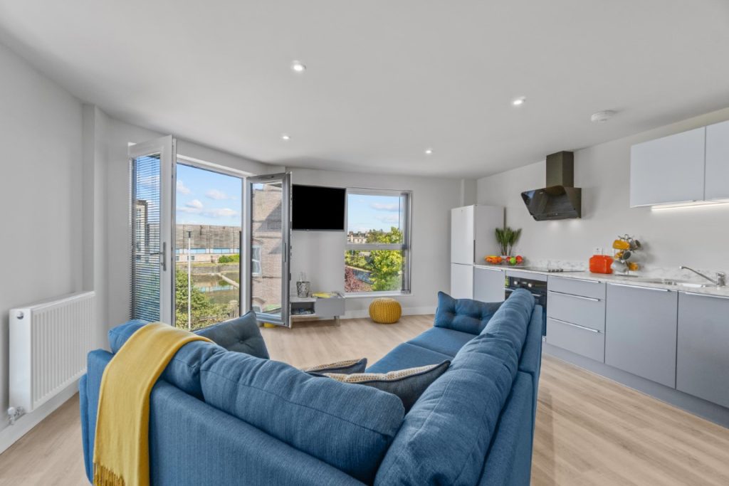 Large lounge/kitchen