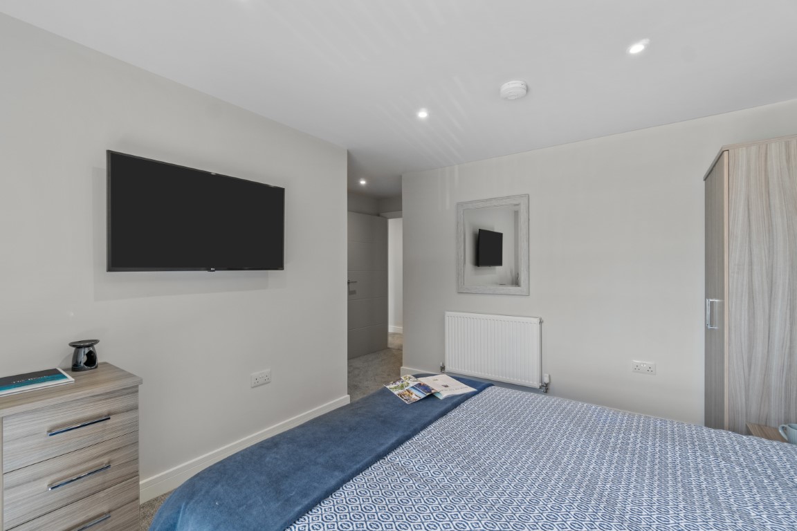 Bedroom with TV and furniture