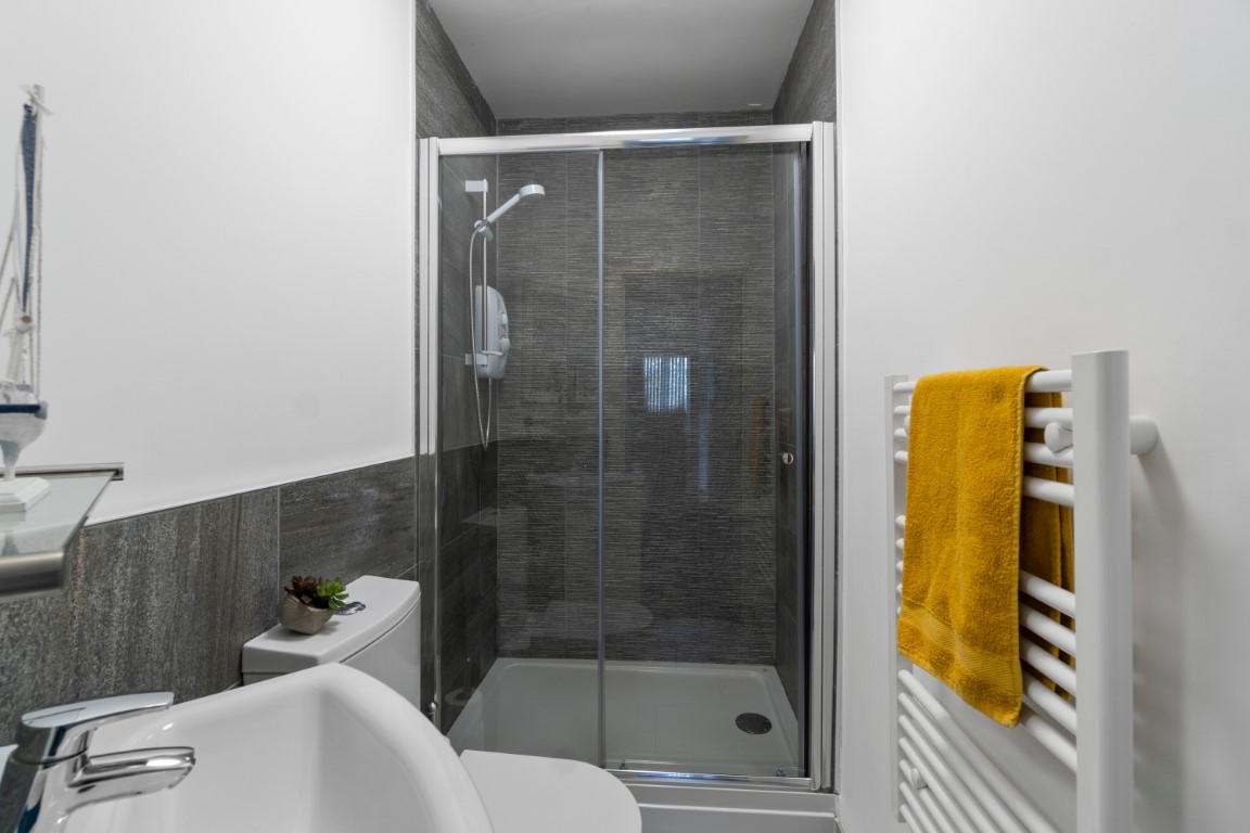 Fully tiled shower room