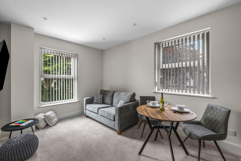 Flat-4-91-North-Hill-9-1